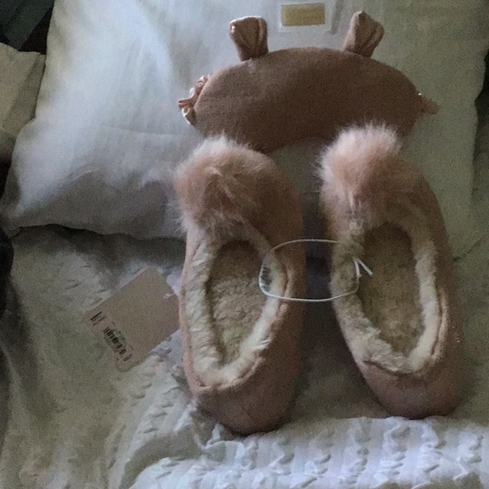 Slippers and eye mask set